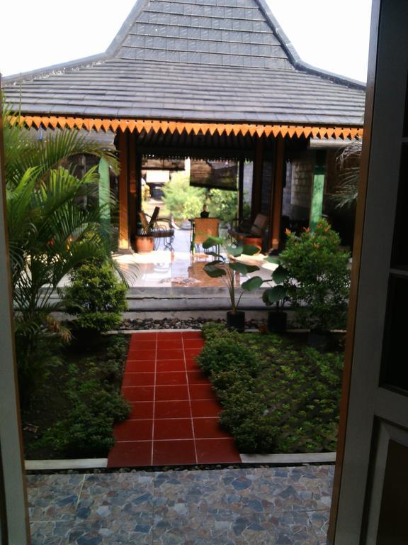 Rakai Garung Villa Yogyakarta Exterior photo